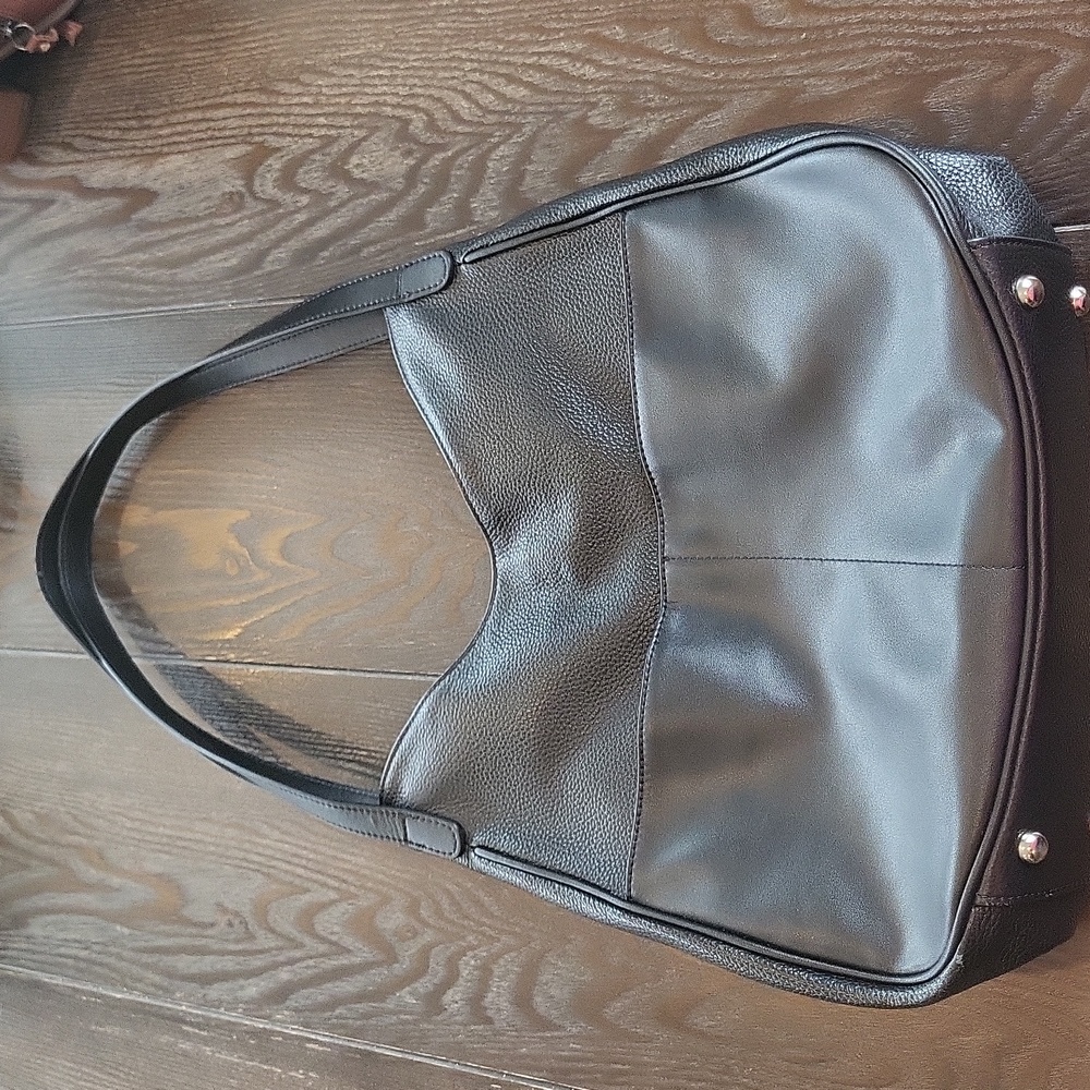 Leather purse black with several large compartments
